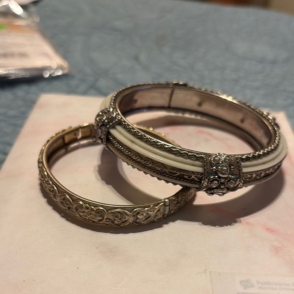 Elegant Silver and Cream Bangle Set
